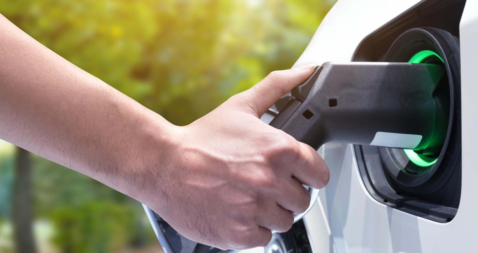 Electric Vehicles and Roadside Assistance: What You Need to Know